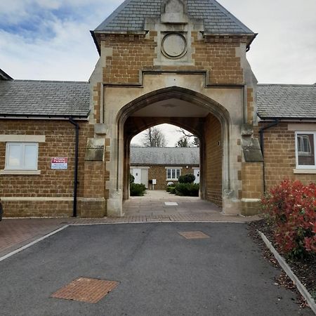 The Stables A Contractor Family 2 Bed Town House In Central Melton Mowbray Eksteriør bilde