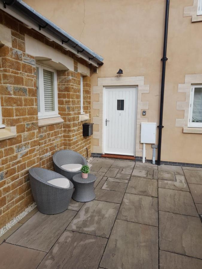 The Stables A Contractor Family 2 Bed Town House In Central Melton Mowbray Eksteriør bilde